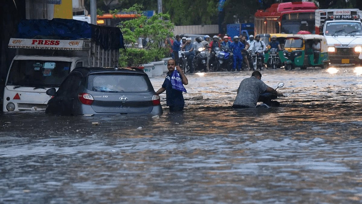 Delhi Rains: ವರುಣಾರ್ಭಟಕ್ಕೆ ರಾಜಧಾನಿ ತತ್ತರ; ಗಂಟೆಯಲ್ಲಿ 11.2 ಸೆಂ.ಮೀ ಮಳೆ; 2 ಸಾವು, ಜನಜೀವನ ಅಸ್ಥವ್ಯಸ್ಥ!